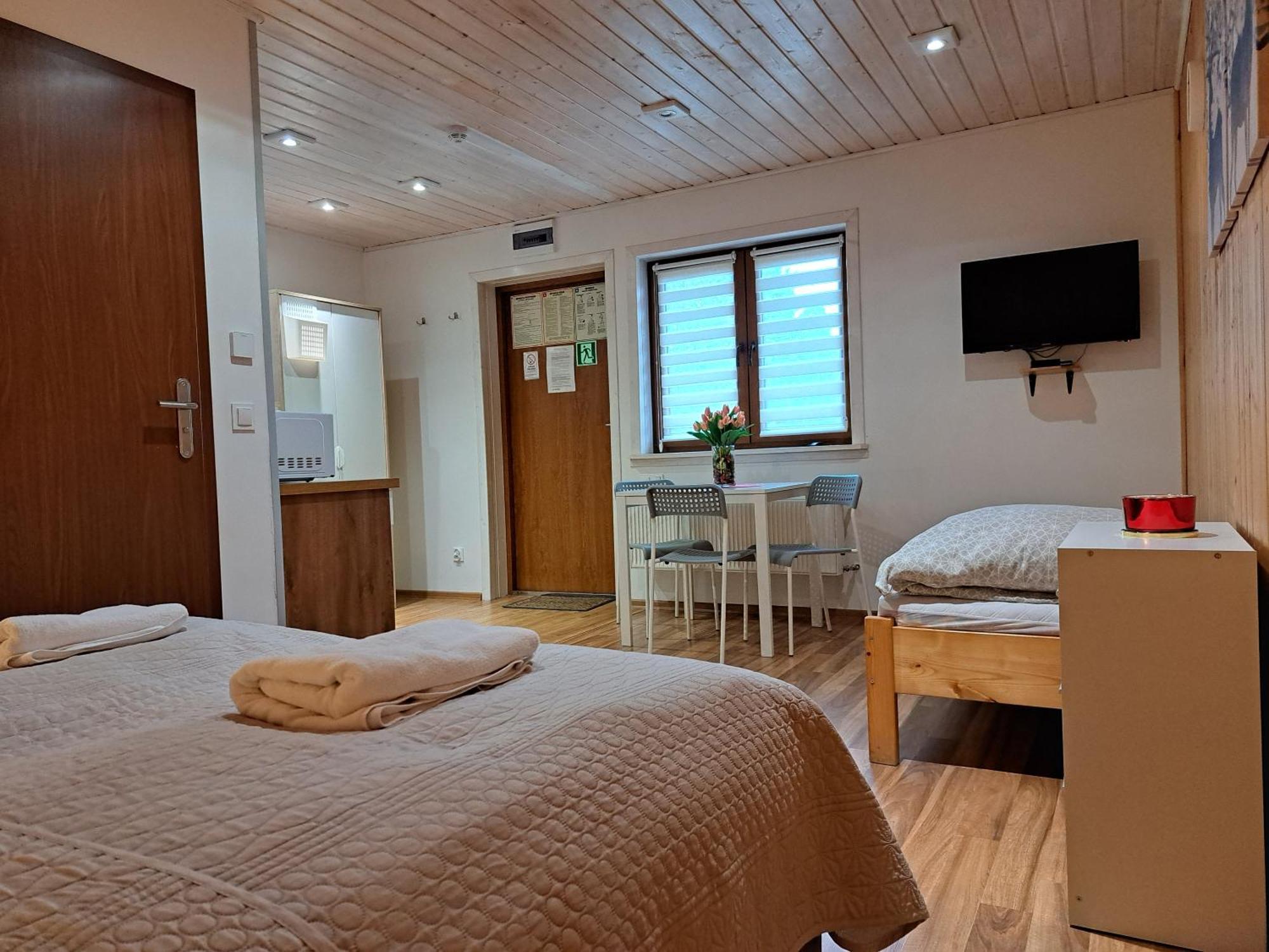 Noclegi Pod Modrzewiem Powidz  Ngoại thất bức ảnh